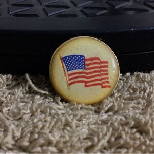 Vintage American Flag Round Pin Badge - Red, Blue, Cream